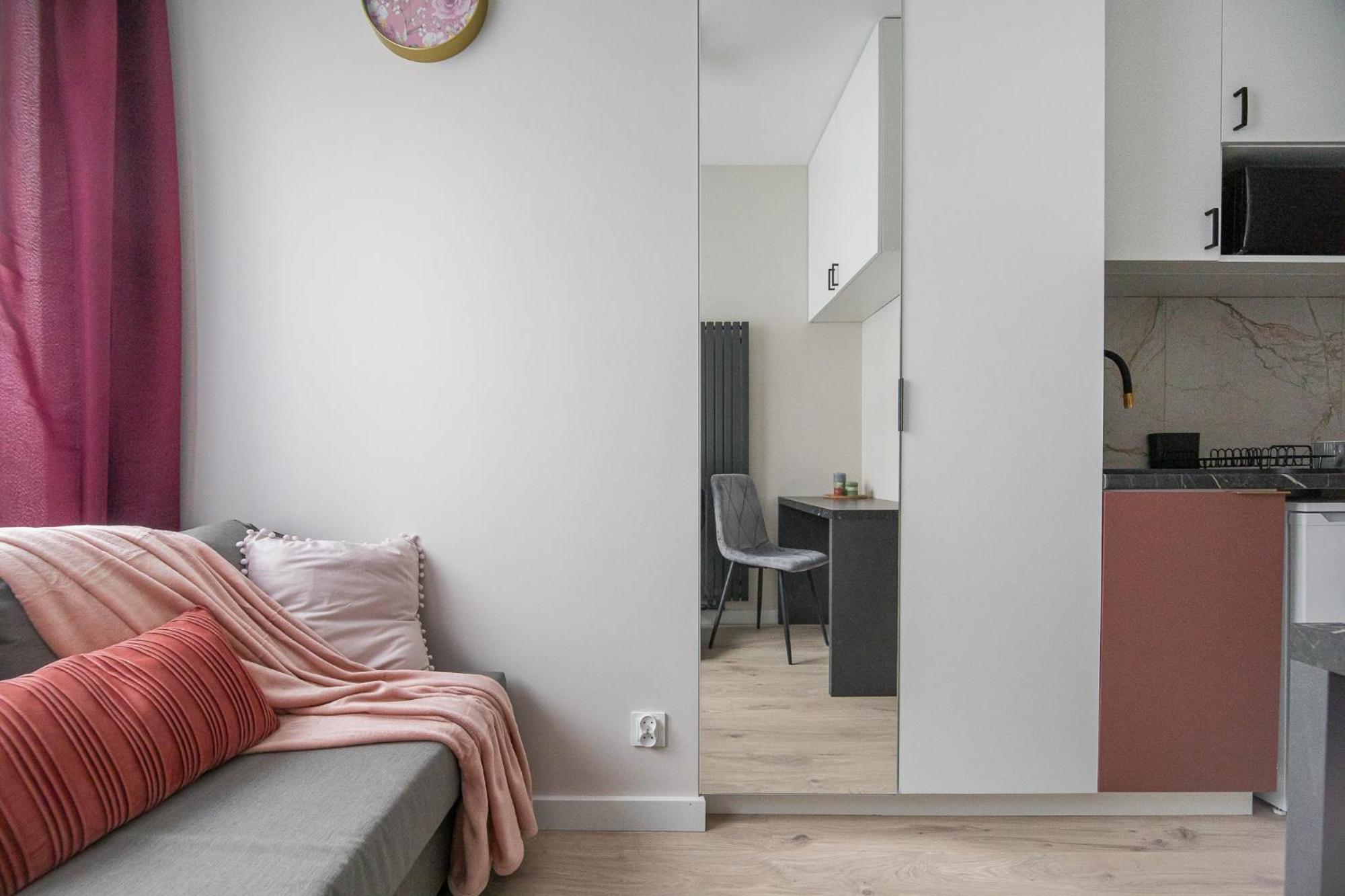 Ministudios Ursus Warsaw Luaran gambar