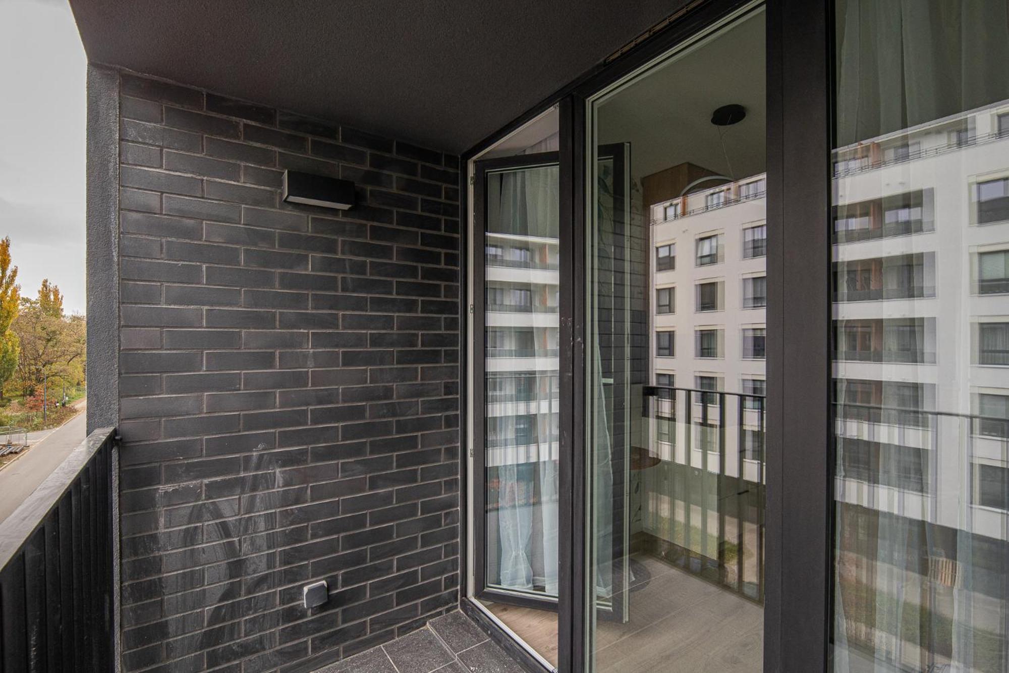 Ministudios Ursus Warsaw Luaran gambar